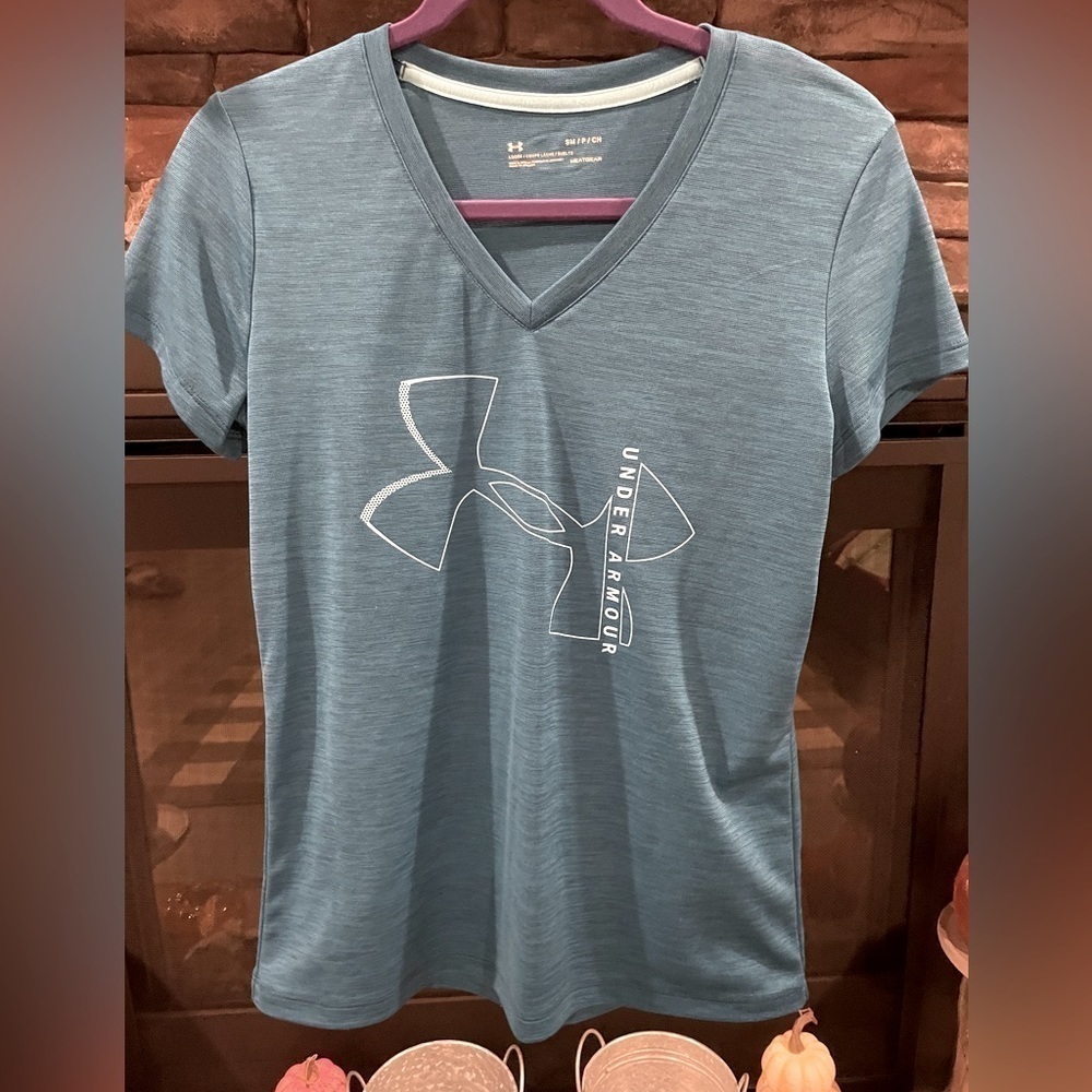 Blue. Size Small. Under Armour. Short sleeve. T-Shirt